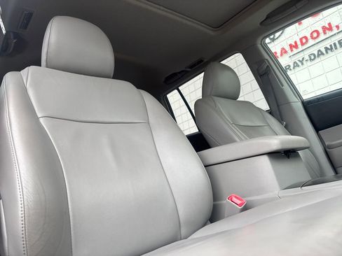 Used 2010 Toyota Highlander SE image 26