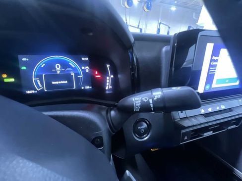 Used 2025 Toyota Camry SE image 19