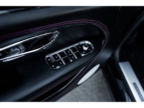 Used 2023 Bentley Bentayga Extended Wheelbase image 23