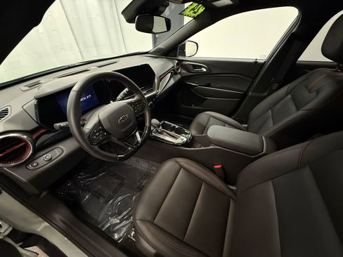 Used 2024 Chevrolet Trax RS w/ Driver Confidence Package image 11