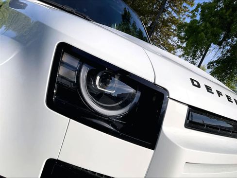 New 2026 Land Rover Defender 110 X-Dynamic SE AWD/4WD image 32