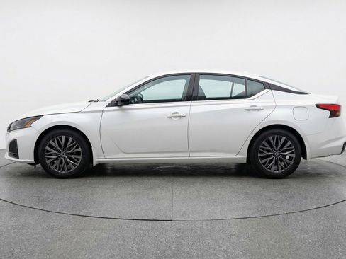 Used 2025 Nissan Altima 2.5 SV FWD image 5