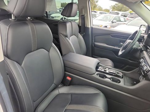 Certified 2025 Honda Pilot EX-L image 6