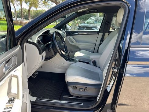Certified 2022 Volkswagen Tiguan SE R-Line FWD image 12