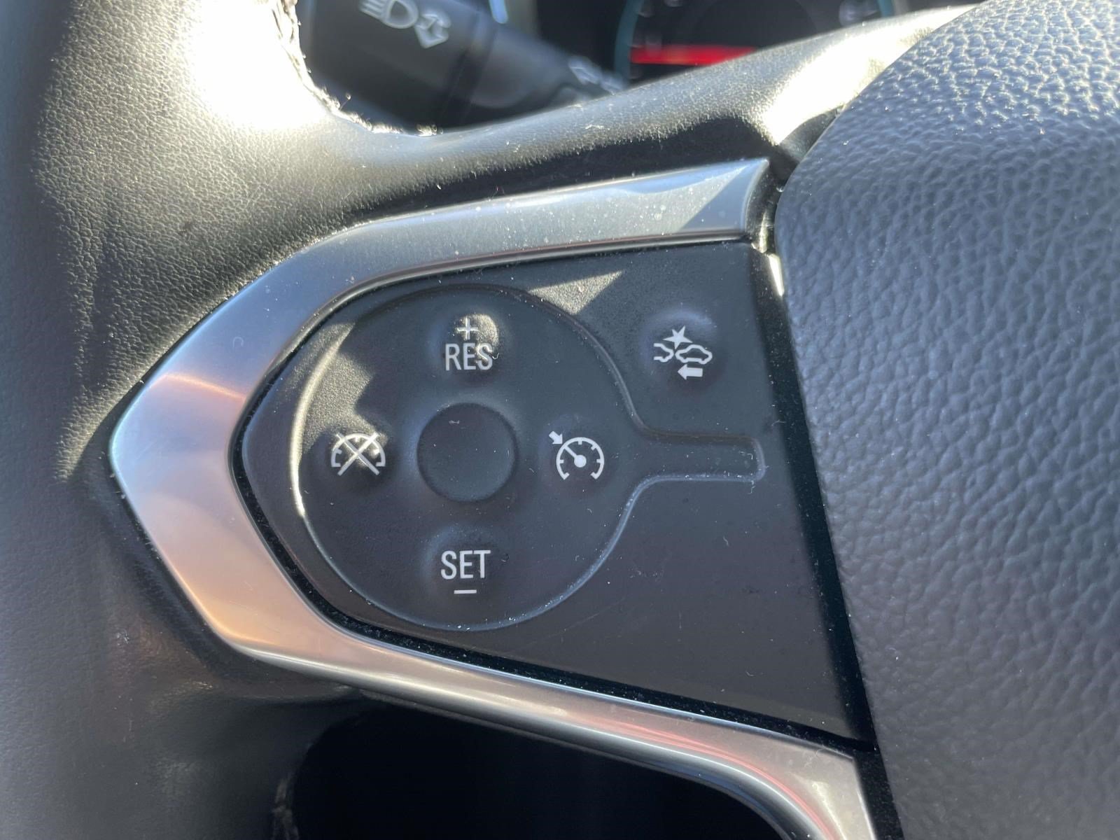 Used 2023 Chevrolet Traverse LT AWD/4WD image 19