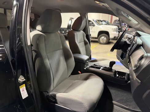 Used 2016 Toyota Tacoma SR5 w/ SR5 Appearance Package (SN) image 24