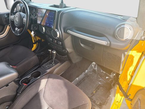 Used 2015 Jeep Wrangler Unlimited Sahara w/ Connectivity Group image 12