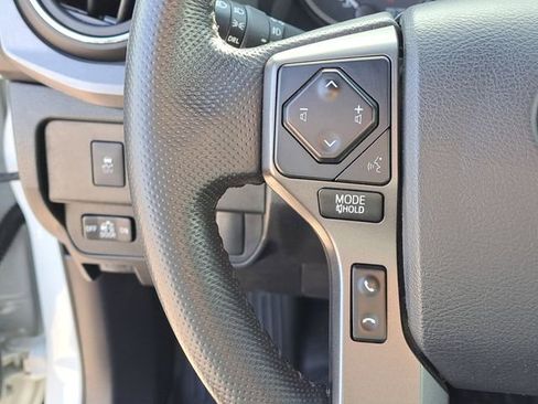 Used 2020 Toyota Tacoma TRD Sport w/ Technology Package image 9