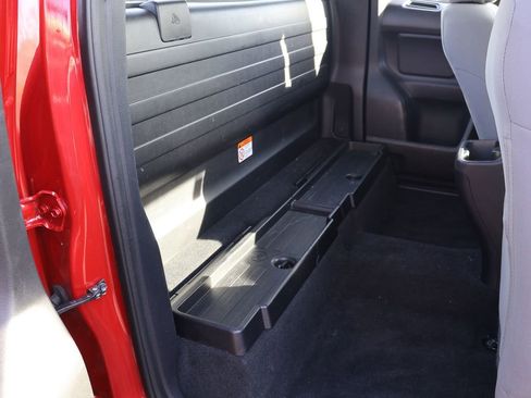 Used 2017 Toyota Tacoma SR image 8