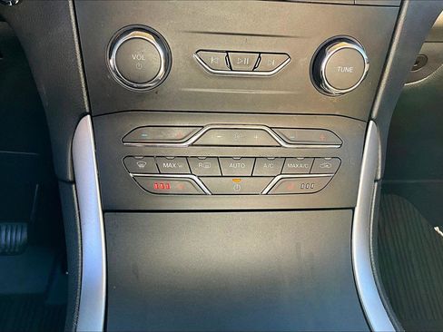 Used 2020 Ford Edge SEL image 13