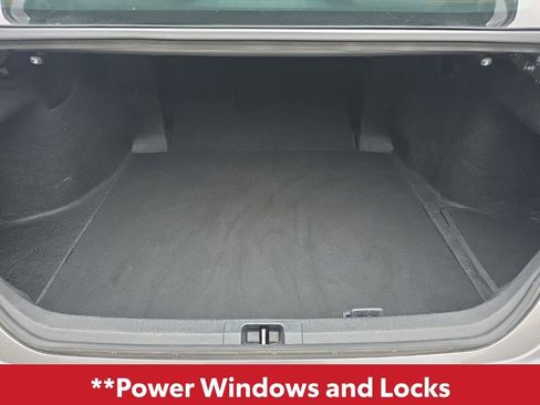 Used 2025 Toyota Camry SE image 13