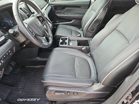 Used 2023 Honda Odyssey Elite image 13