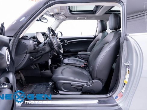 Used 2023 MINI Cooper 2-Door Hardtop image 24