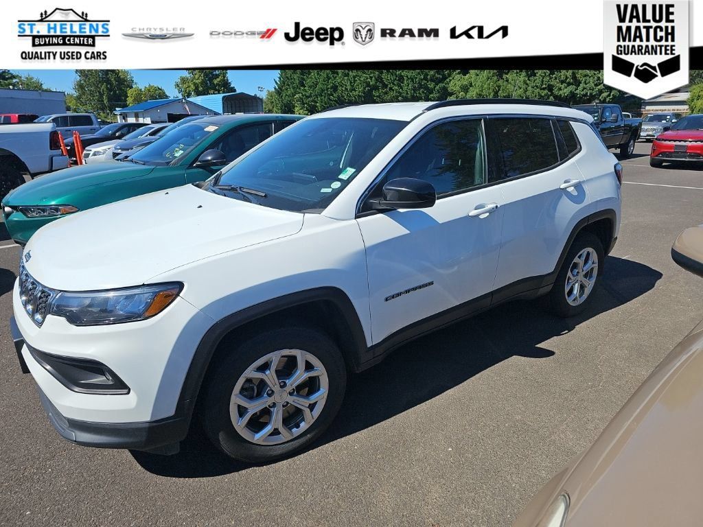 Used 2024 Jeep Compass Latitude AWD/4WD image 4