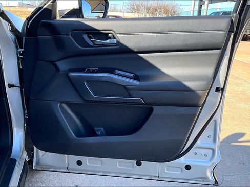 Used 2023 Nissan Pathfinder SL image 24