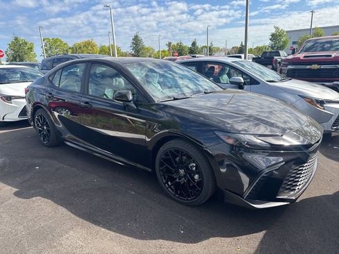 New 2026 Toyota Camry SE FWD image 3