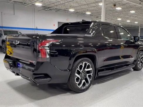 New 2025 Chevrolet Silverado EV RST image 4