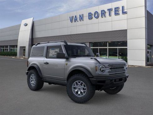 New 2025 Ford Bronco Badlands image 7