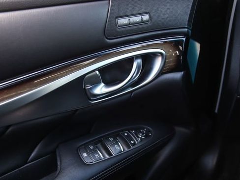 Used 2016 INFINITI Q70 L 3.7 w/ Deluxe Touring Package image 22