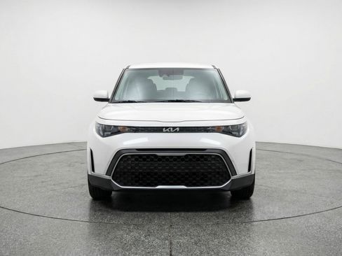 Used 2025 Kia Soul LX w/ LX Technology Package image 2