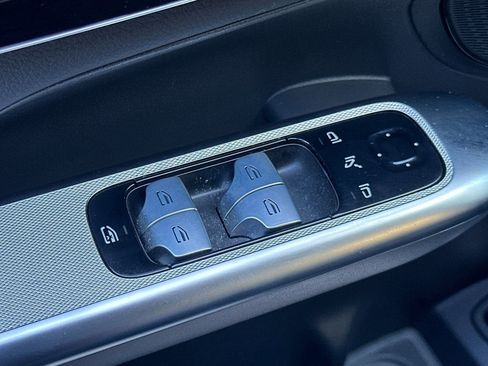 Used 2024 Mercedes-Benz GLC 300 4MATIC image 13