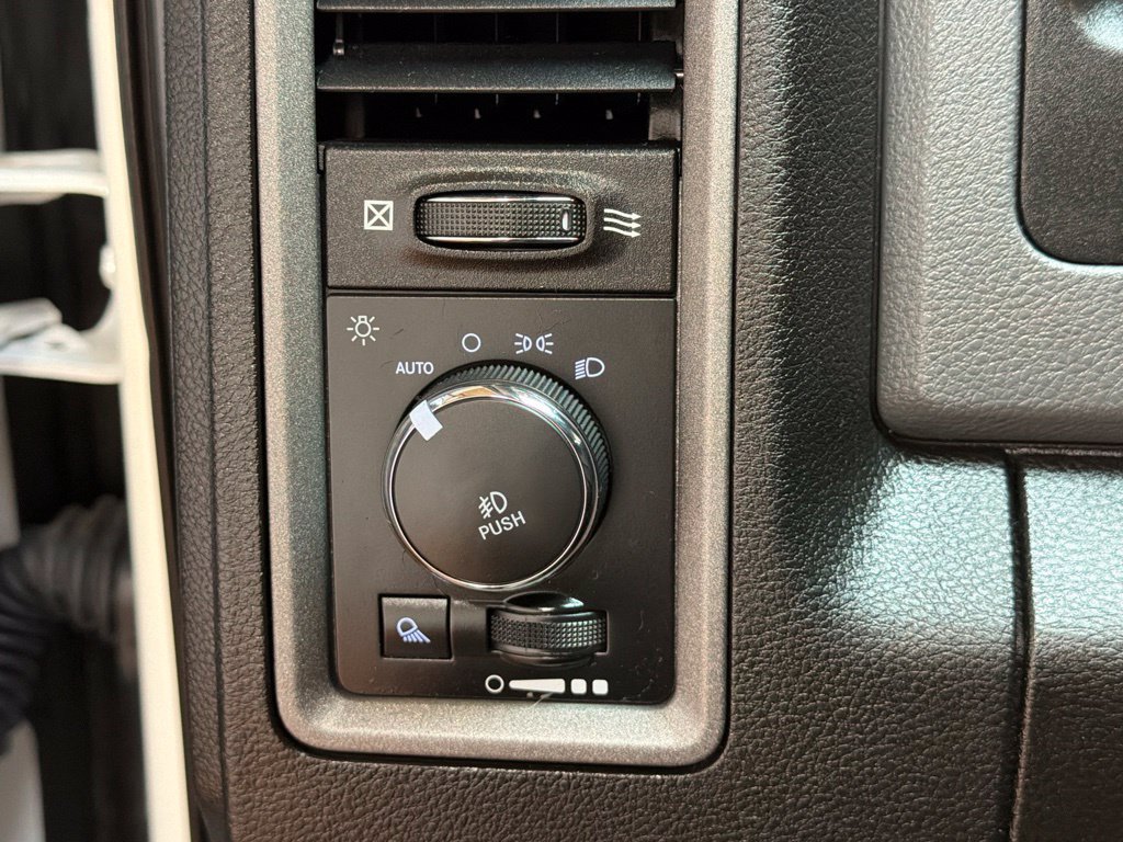 Used 2019 RAM 1500 Express AWD/4WD image 29