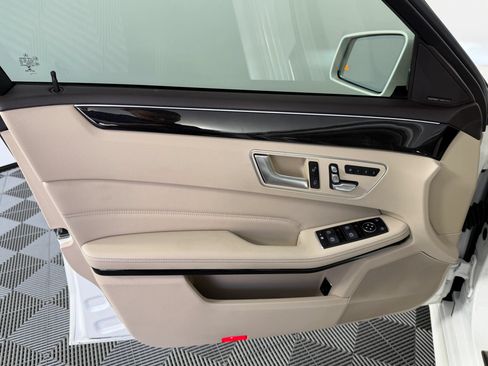 Used 2014 Mercedes-Benz E 250 BlueTEC 4MATIC Sedan image 22