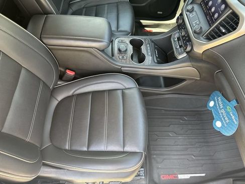 Used 2022 GMC Acadia Denali w/ Denali Technology Package AWD/4WD image 30