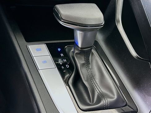 Certified 2023 Hyundai Elantra SE image 16