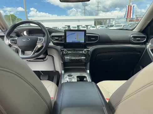 Certified 2022 Ford Explorer Limited w/ Hybrid Equipment Group 310A AWD/4WD image 30