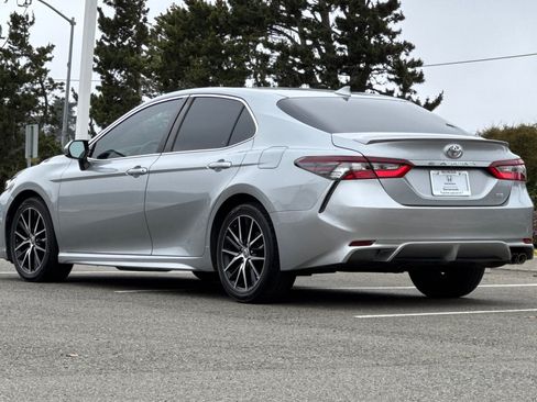 Used 2021 Toyota Camry SE FWD image 3