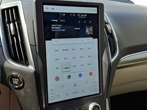 Certified 2023 Ford Edge Titanium AWD/4WD image 18