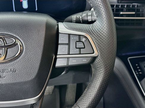 Certified 2025 Toyota Sienna Limited FWD image 20