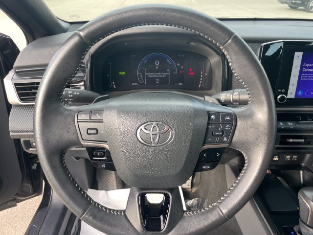 Used 2025 Toyota Camry SE FWD image 25