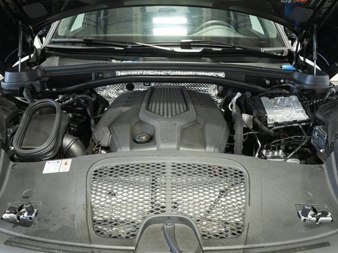 Used 2024 Porsche Macan image 30