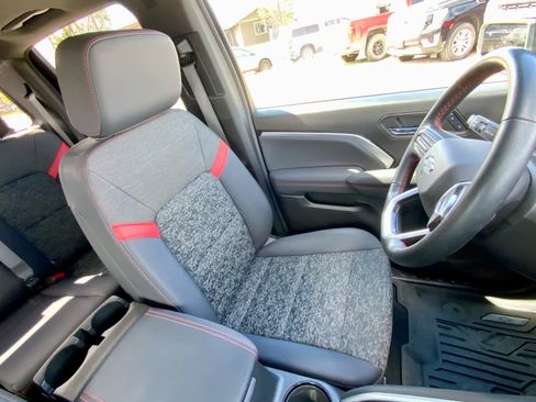 Used 2024 Chevrolet Colorado Z71 w/ Z71 Convenience Package 2 AWD/4WD image 28