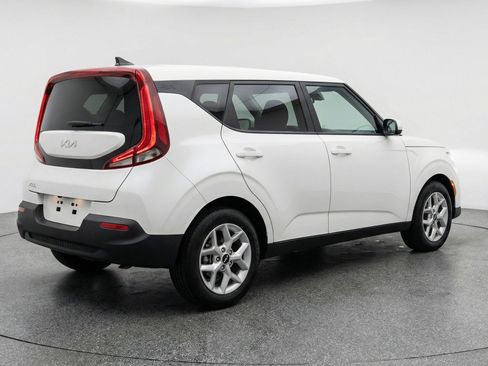 Used 2025 Kia Soul LX w/ LX Technology Package FWD image 9