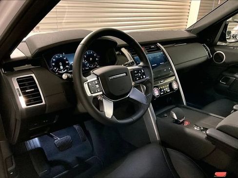 Certified 2025 Land Rover Discovery S image 24