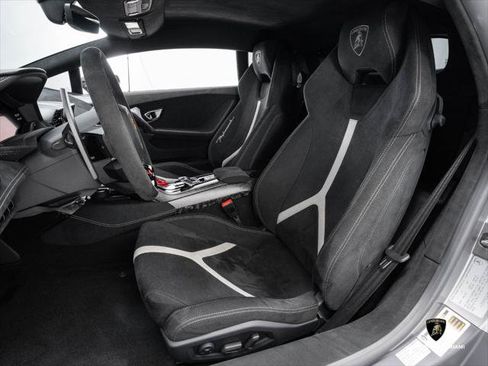 Used 2018 Lamborghini Huracan Performante AWD/4WD image 34