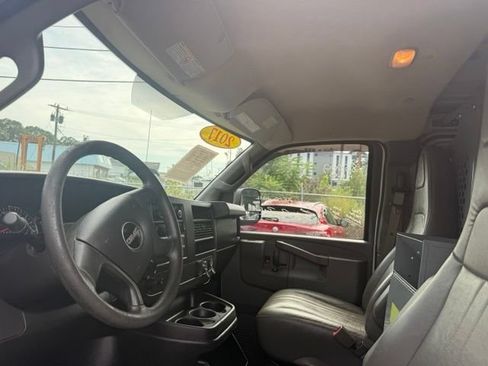 Used 2017 GMC Savana 3500 RWD image 9