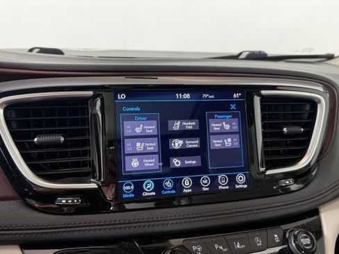 Used 2019 Chrysler Pacifica Limited w/ Advanced Safetytec Group FWD image 36