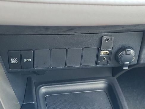 Used 2013 Toyota RAV4 XLE AWD/4WD image 22