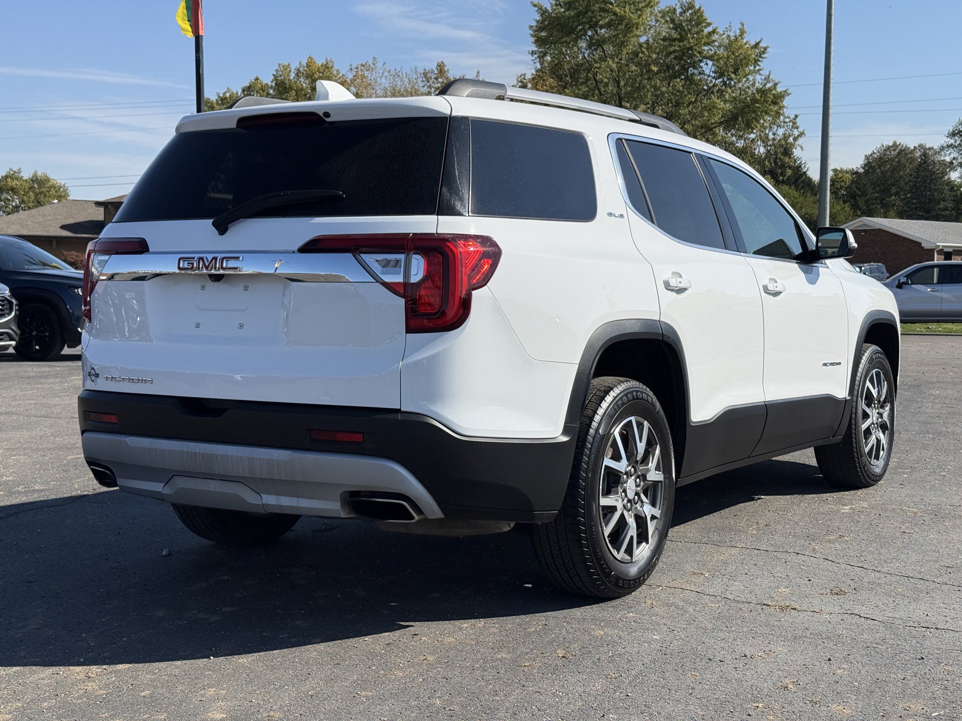 Used 2023 GMC Acadia SLE w/ Driver Convenience Package FWD image 8