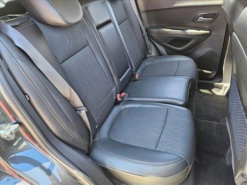 Used 2018 Chevrolet Trax LT w/ LT Convenience Package image 17