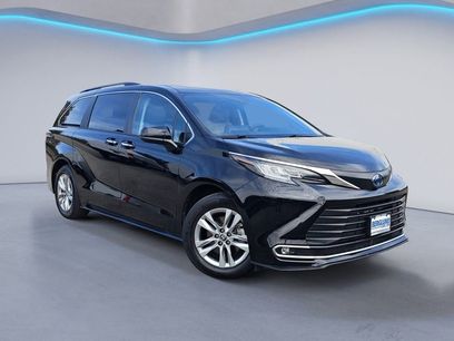 Used 2022 Toyota Sienna XLE