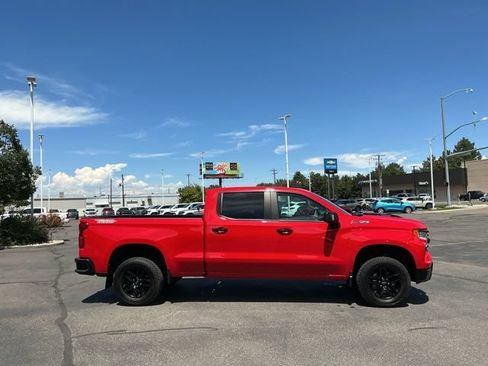 Used 2024 Chevrolet Silverado 1500 LT Trail Boss w/ LT Trail Boss Premium Package AWD/4WD image 2