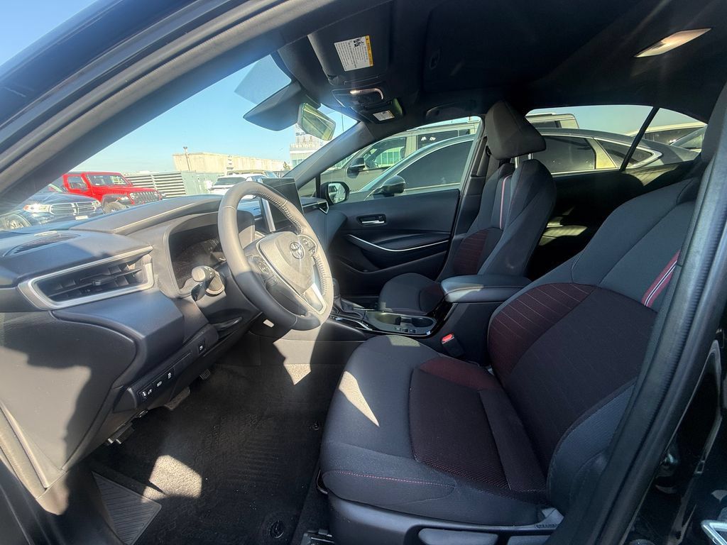 Used 2025 Toyota Corolla SE w/ SE Premium Package FWD image 5