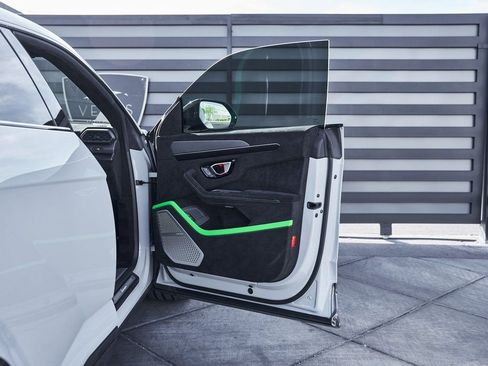 Used 2024 Lamborghini Urus Performante image 32