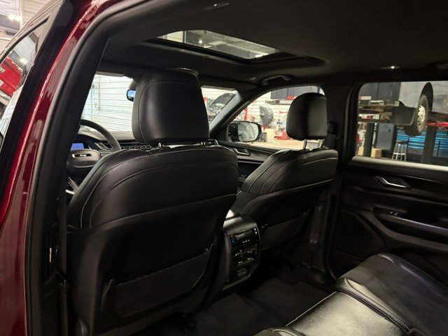 Used 2024 Jeep Grand Cherokee L Altitude AWD/4WD image 30