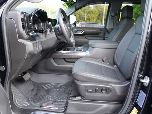Used 2025 Chevrolet Silverado 3500 LTZ w/ LTZ Convenience Package AWD/4WD image 4